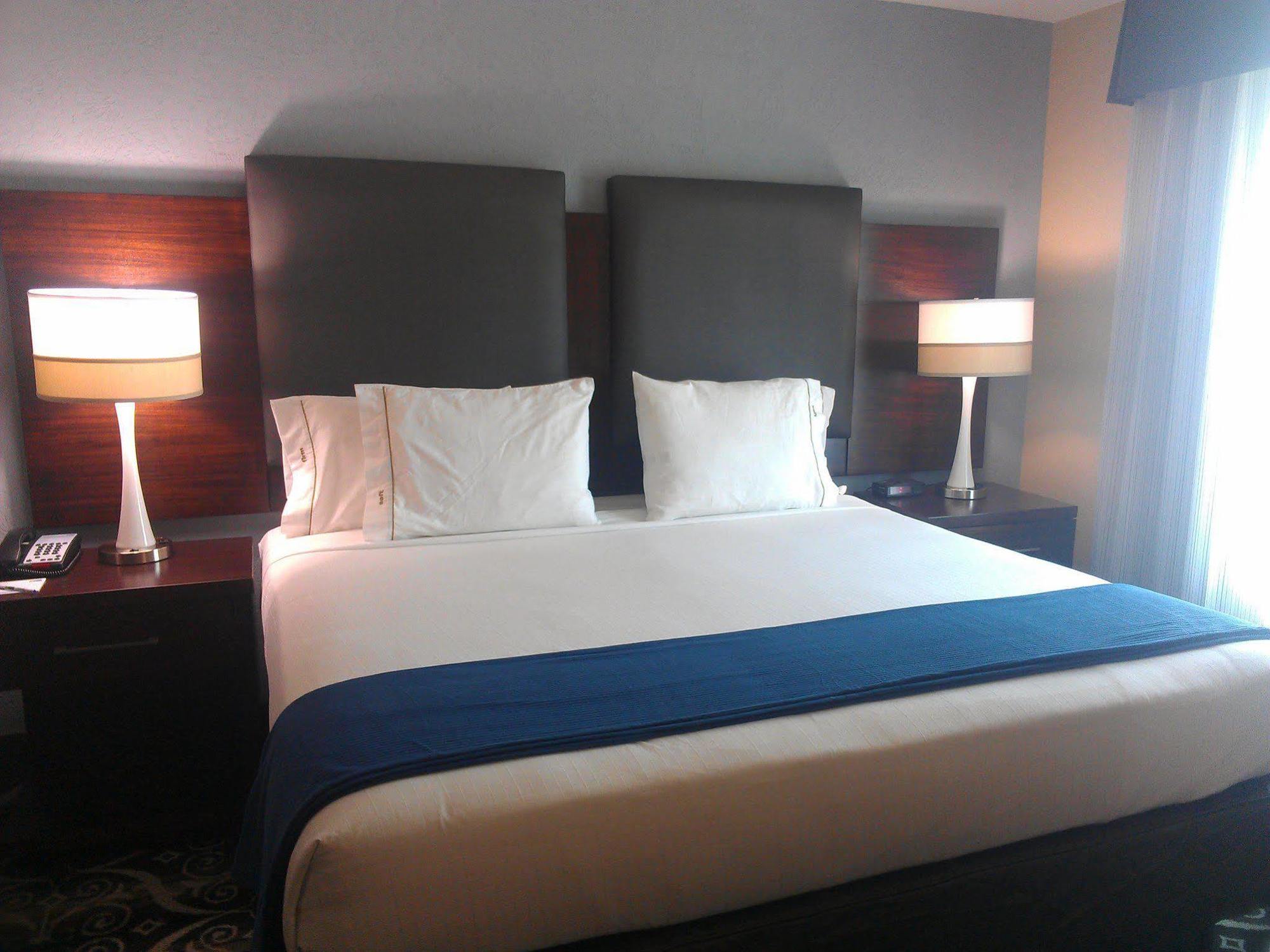 Holiday Inn Express Hotel & Suites North Kansas City By Ihg Esterno foto