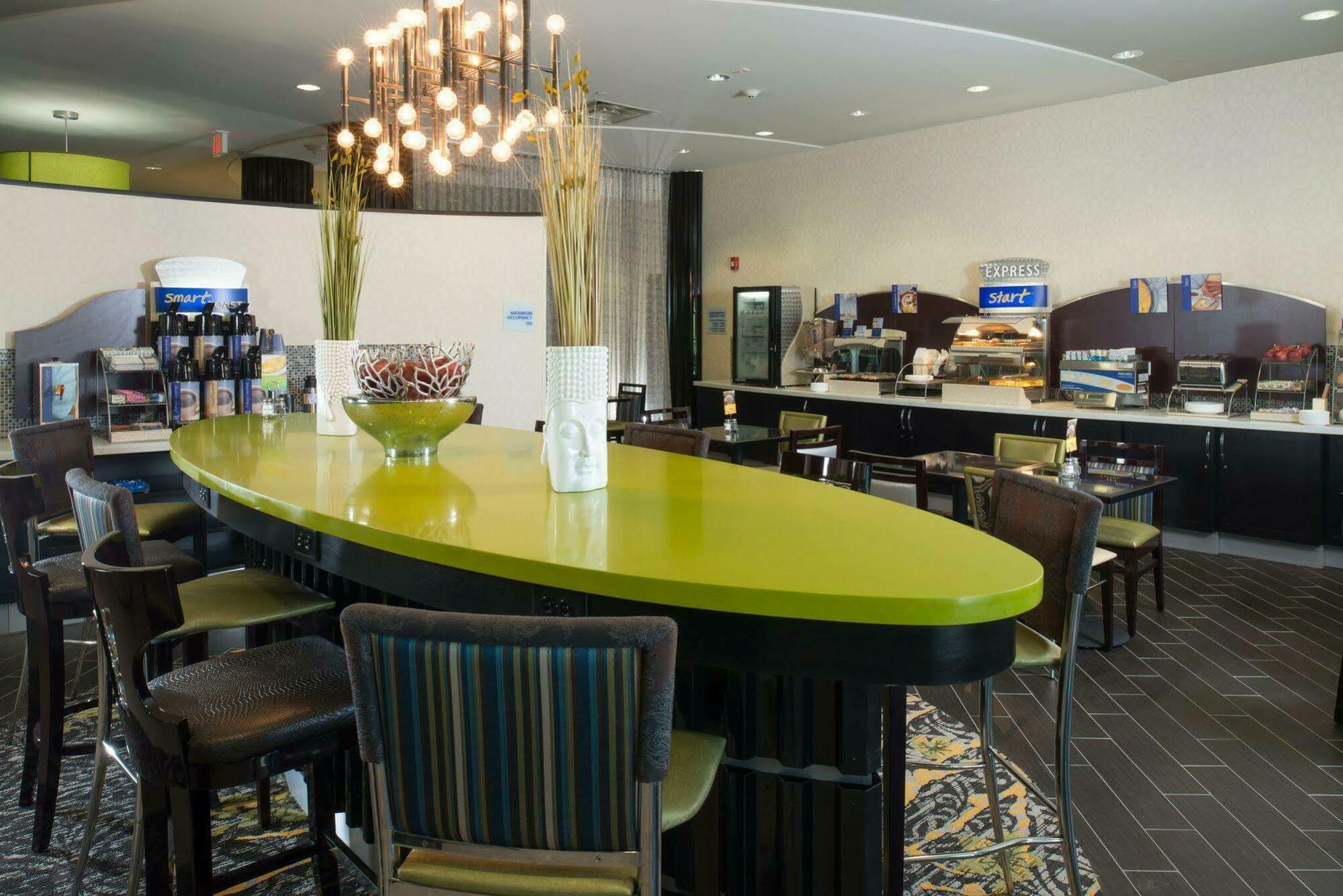 Holiday Inn Express Hotel & Suites North Kansas City By Ihg Esterno foto