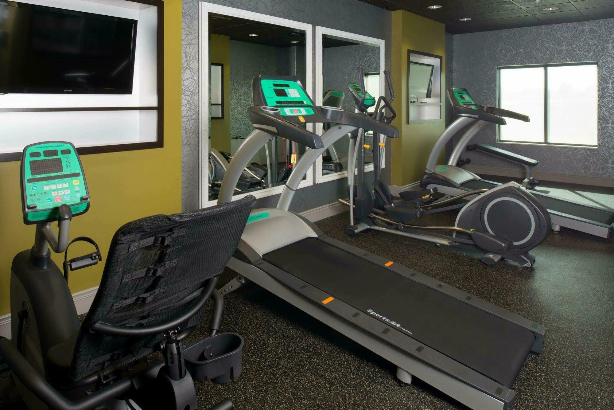 Holiday Inn Express Hotel & Suites North Kansas City By Ihg Esterno foto