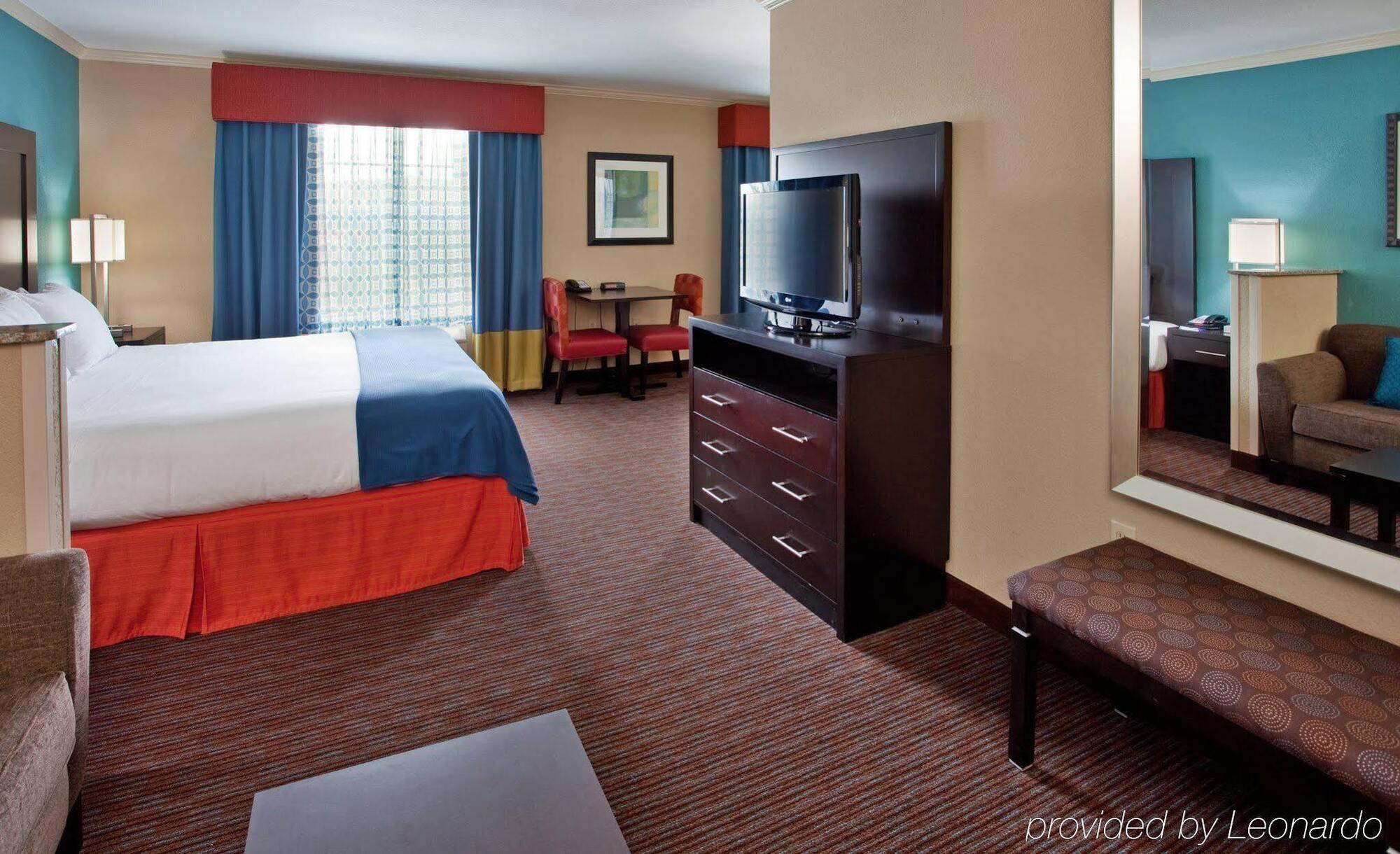 Holiday Inn Express Hotel & Suites North Kansas City By Ihg Esterno foto