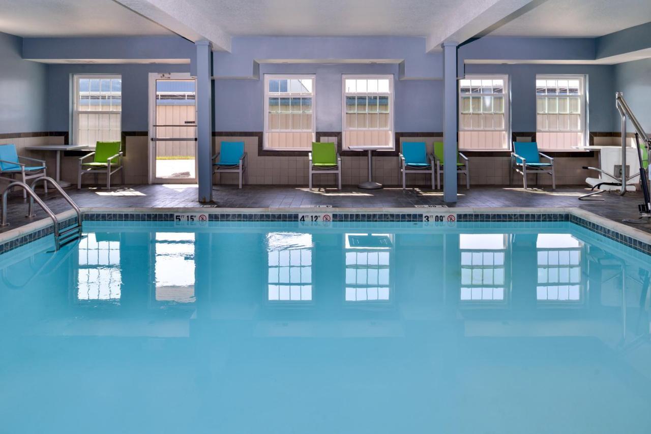 Holiday Inn Express Hotel & Suites North Kansas City By Ihg Esterno foto