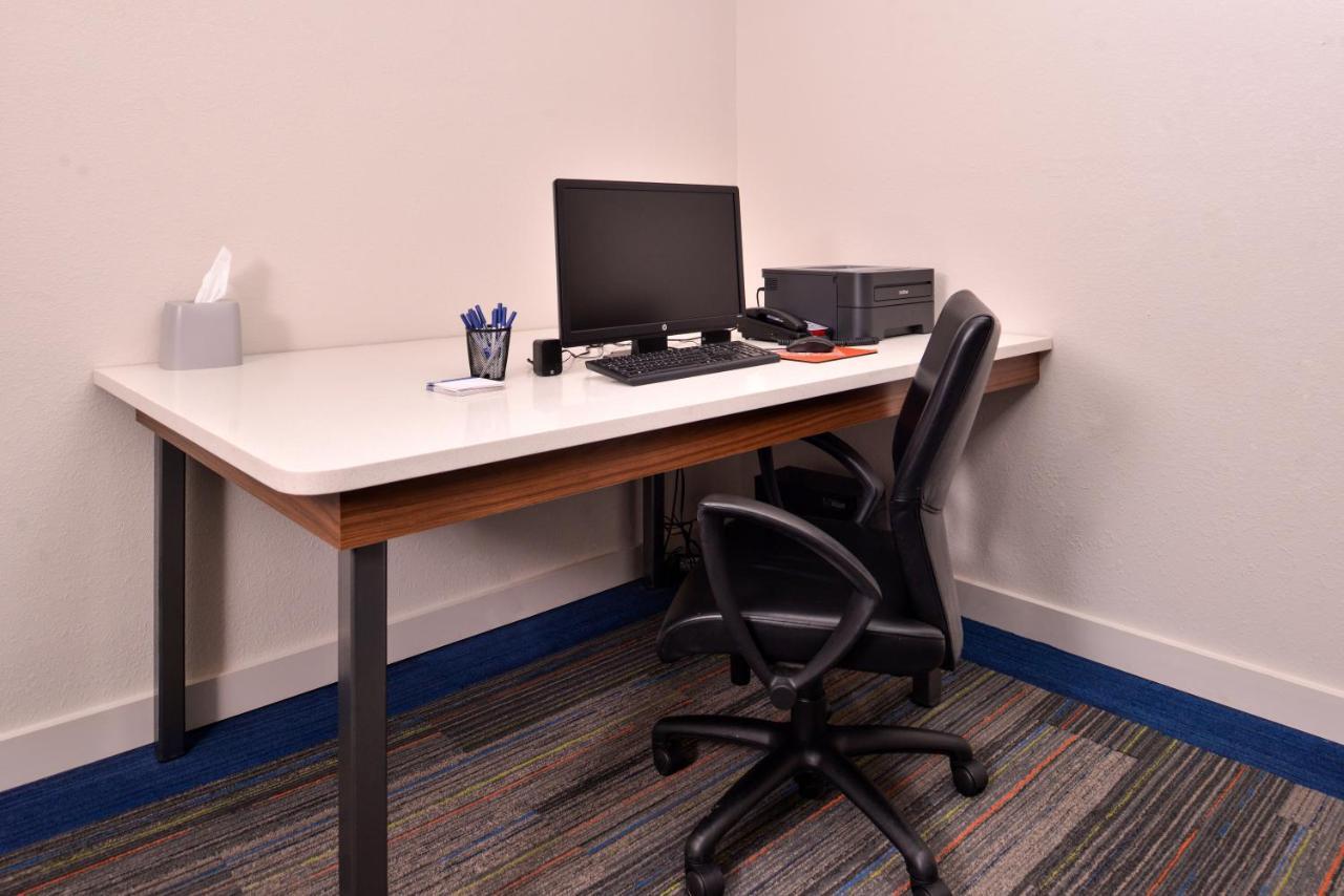 Holiday Inn Express Hotel & Suites North Kansas City By Ihg Esterno foto