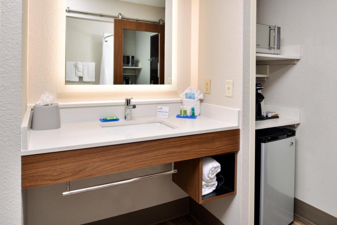 Holiday Inn Express Hotel & Suites North Kansas City By Ihg Esterno foto