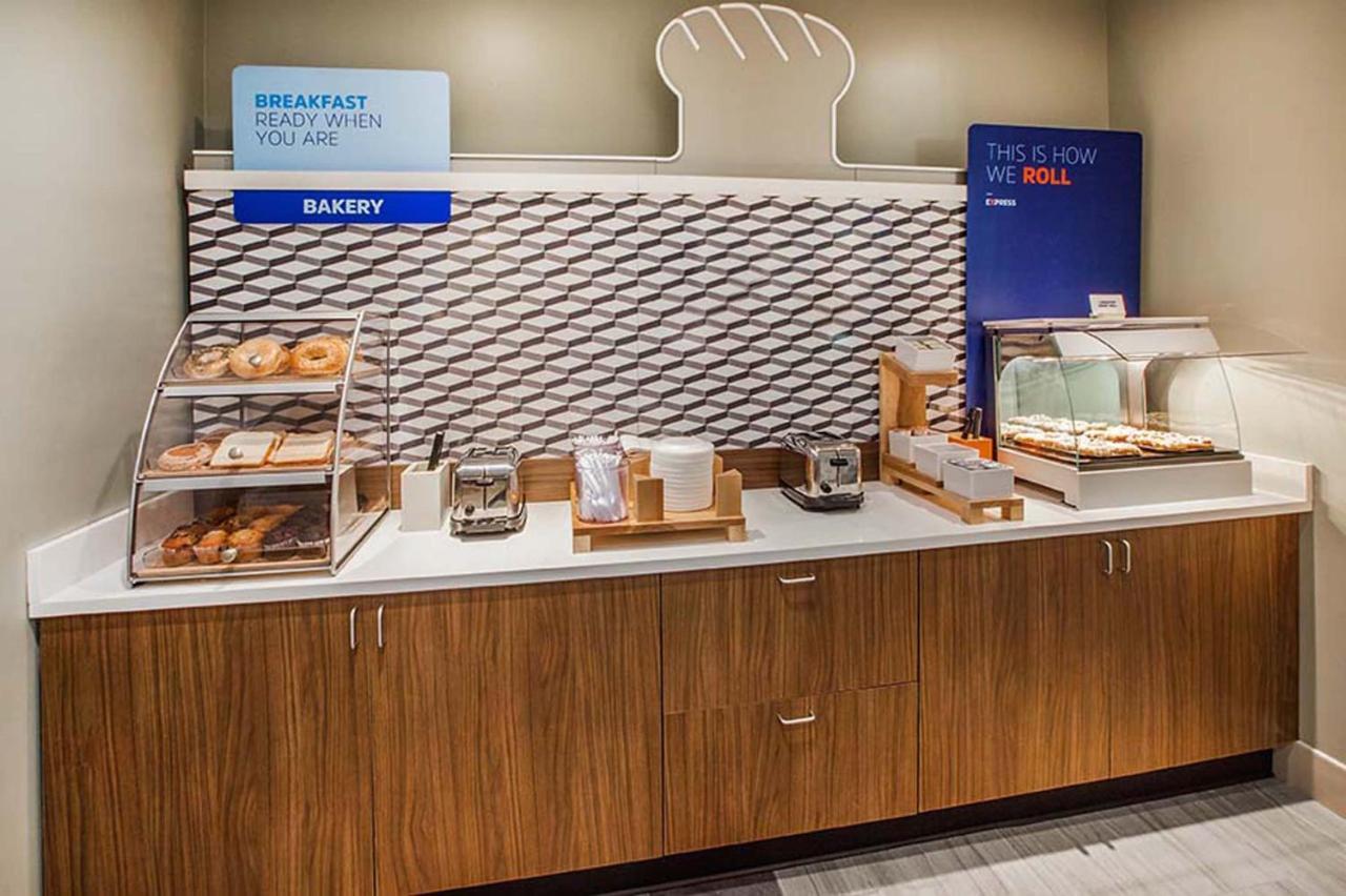 Holiday Inn Express Hotel & Suites North Kansas City By Ihg Esterno foto